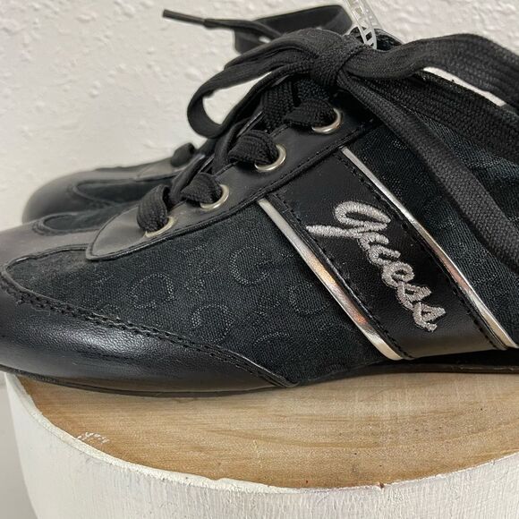 NWOT Guess Black and Silver Sneakers Size 6.5 - Picture 3 of 8